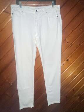 KanCan White Denim Mid Rise Skinny Jeans